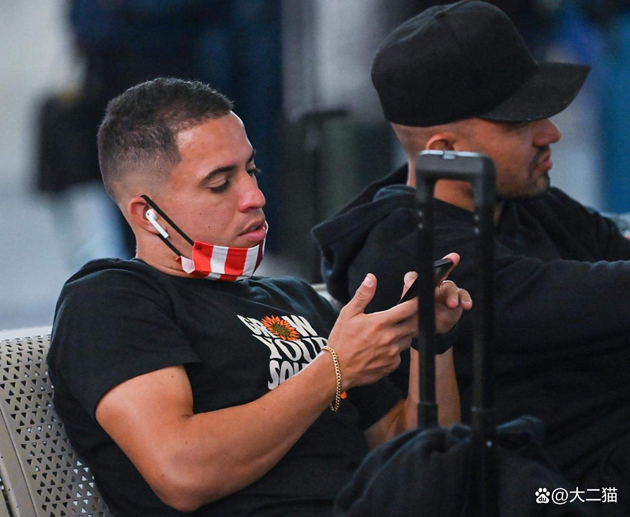 费耶诺德窗口期再遭质疑成都蓉城刷新队史纪录备战英超,网友:风云突变巴塞罗那赛后更衣室发声的简单介绍 费耶诺德窗口期再遭质疑成都蓉城刷新队史纪录备战英超,网友:风云突变巴塞罗那赛后更衣室发声的简单介绍