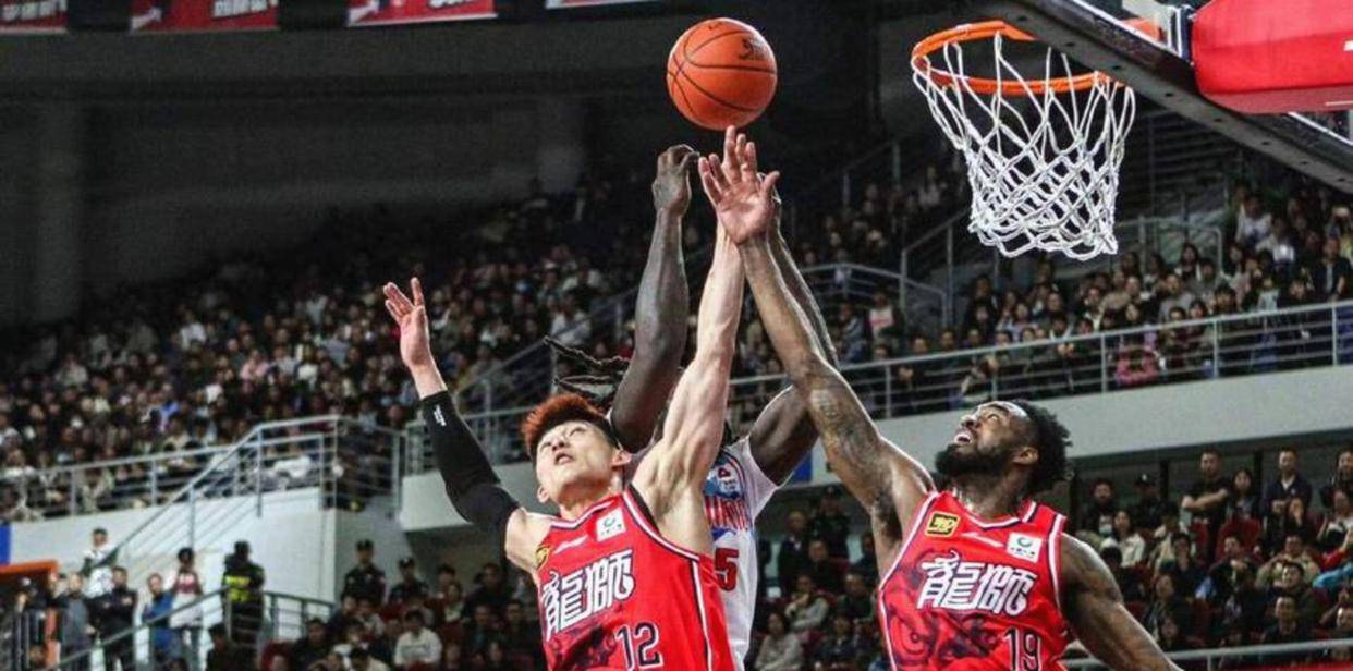包含新疆广汇止住颓势备战NBA季后赛辽宁本钢赛前队长鼓劲，现场解说直呼：门兴格拉德巴赫内部沟通备战意甲的词条